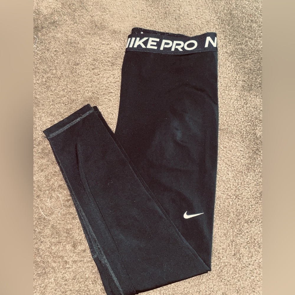 black nike pro leggings !!